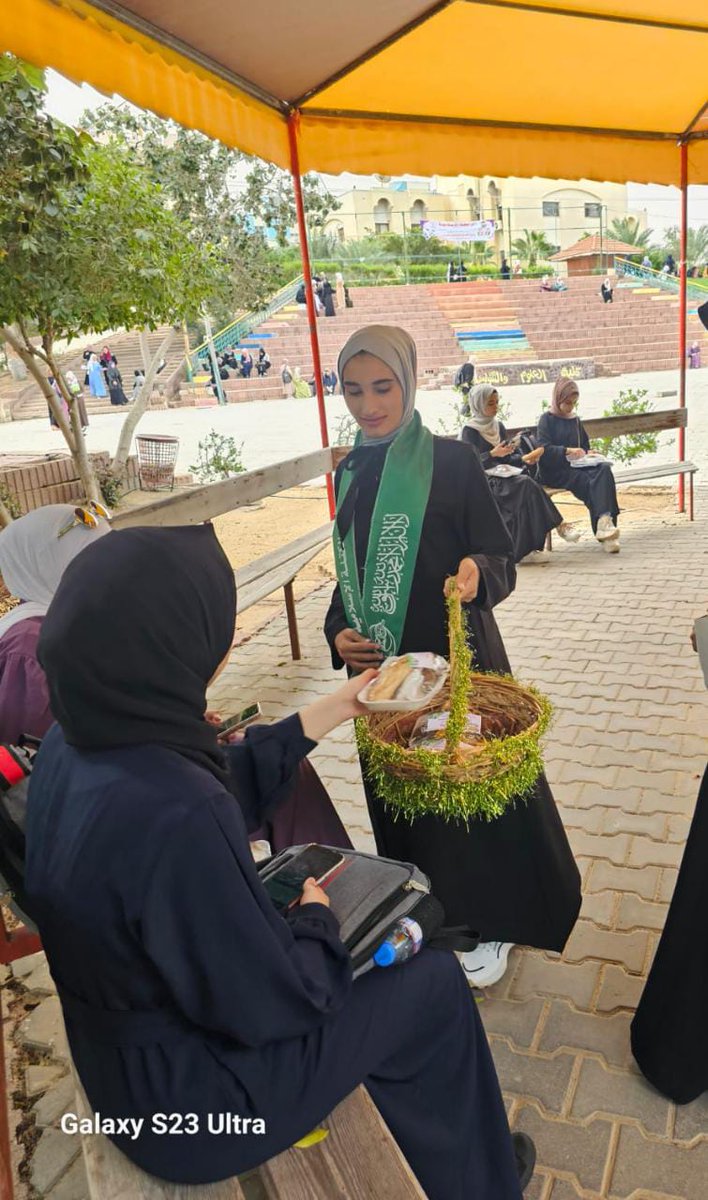 الكتلة الإسلامية في جامعات #رفح تنظم فطور جماعي للطلاب في الكلية الجامعية للعلوم والتكنولوجيا وسط إقبال كبير من الطلاب ضمن سلسلة المشاريع الخدماتية.