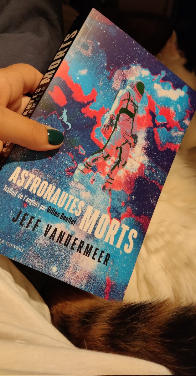 J'ai commencé hier soir, en parallèle de Protectorats, Astronautes morts. 

Et c'est pour le moins étrange...