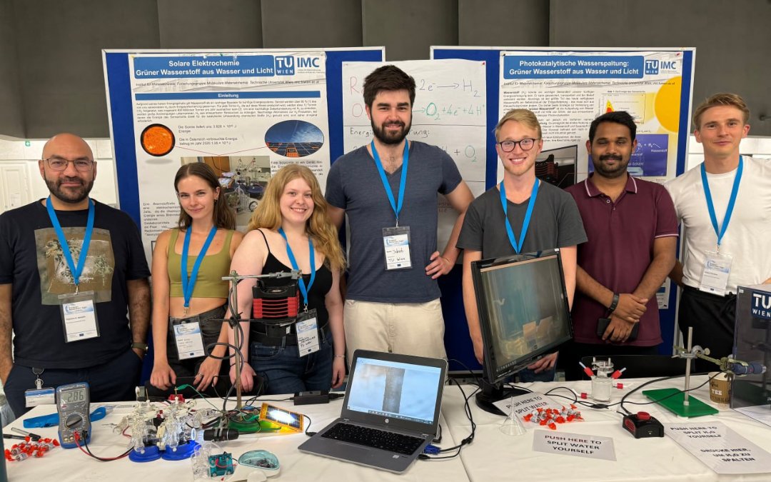 My group took part in the #EuropeanResearchersNight last Friday. Thanks to all the visitors and curious 9-year-olds interested in electron-hole separation processes. Special thanks to all the volunteers @apaydin_dogukan @CherevanAlexey @jakob_blaschke @Stephen_Sci