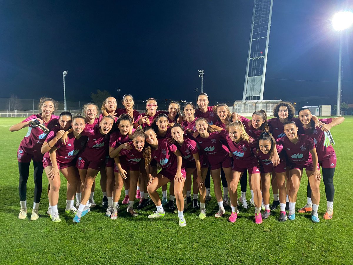 🇪🇸 Nuestra María Rocamora ya se encuentra concentrada y completando sesiones de entrenamiento con la <a href="/SEFutbolFem/">Selección Española Femenina de Fútbol</a> Sub-16. 💚

👏 𝗢𝗿𝗴𝘂𝗹𝗹𝗼𝘀𝗮𝘀 de ti.

#MuchoElche