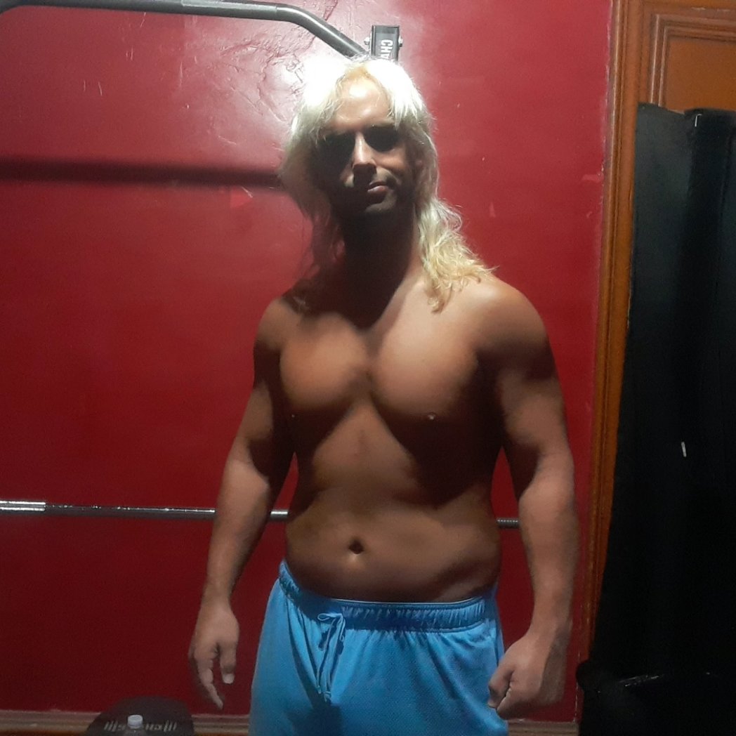 HarleyTMorris's tweet photo. Getting up early to put in work! Ready to learn and prove what I got! Weekend can't get here soon enough! #gym #puttinginwork #WrestlingsFinest #takingashot https://t.co/4SSjH22oGm