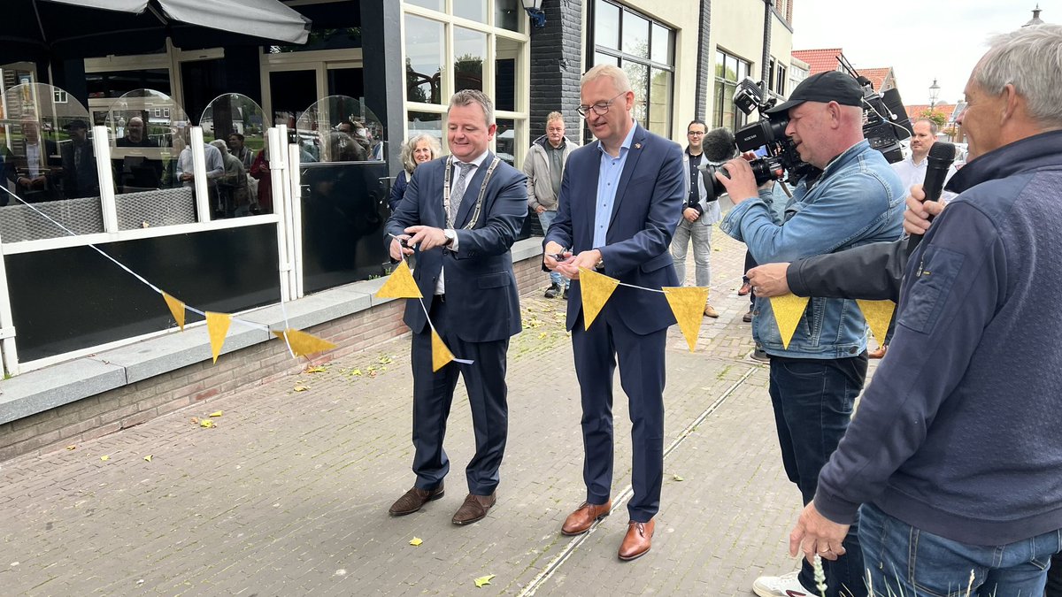 Het is vandaag de dag van de Duitse eenheid, een feestdag bij onze Oosterburen om de hereniging van Duitsland in 1990 te herdenken.
Centrummanagement Coevorden en Gemeente Coevorden organiseren voo het eerst een Duits-Nederlandse dag in de binnenstad.