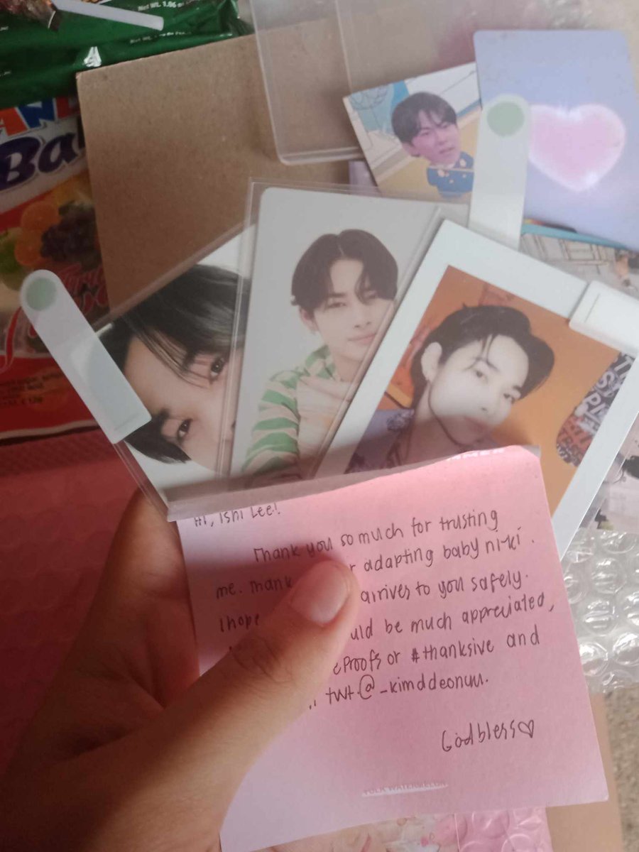 nksnicole_'s tweet photo. Order Received ๐ซถ thankusomuch super sulit ng bayad ko sa freebies pa lang super dami na and super secured din ng pc naka double sleeves, toploader naka chipboard pa kaya super secured ni ni-ki
#iveproofs #thanksive
@_kimddeonuu https://t.co/p4AKs9UvHy