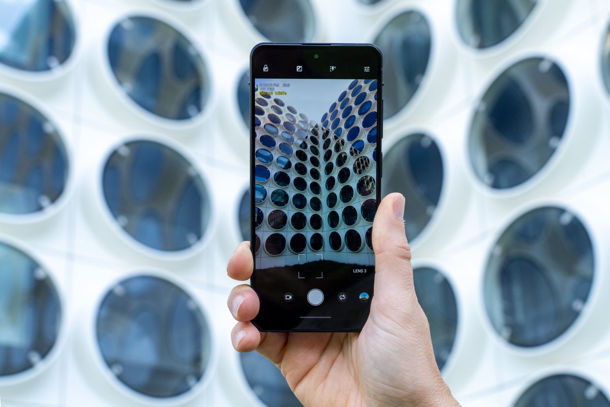 MurenaCom's tweet photo. 🚀 Exciting News Alert!
📱 We're thrilled to introduce Murena 2: our latest smartphone with a game-changing Privacy Switch button, giving you control over your camera and microphone. 📸🎙🔒 #SwitchYourPrivacyOn
Pre-order yours on Kickstarter: https://t.co/NMRYEU3d2B
@gael_duval https://t.co/Mq4XQMEWUo