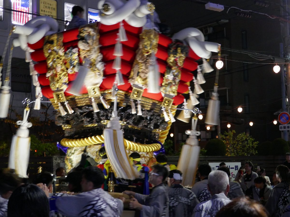 akikohannah0629's tweet image. 百舌鳥八幡宮　「ふとん太鼓奉納」
ほぼ初めて拝見しました！
堺市では旧市街では「ふとん太鼓」
それ以外は「だんじり祭り」があります。
南大阪の英語ガイドやります！#englishguide 
#sakai #osaka #festival #ritual  #shrine #mozuhachimangu #ふとん太鼓　#百舌鳥八幡宮 #大阪　#堺市