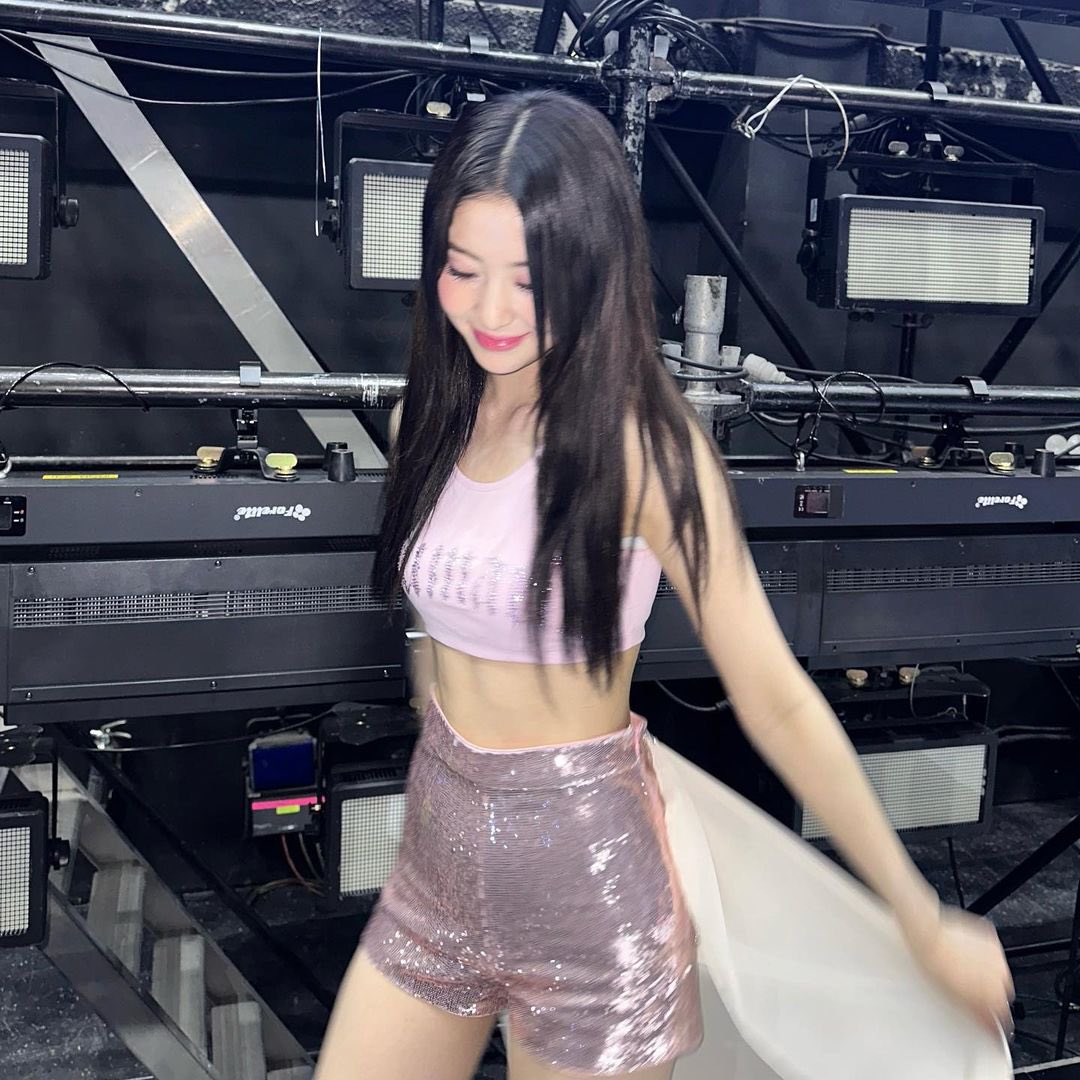 sserapics's tweet photo. yunjin instagram update https://t.co/6vhhPIBbhr