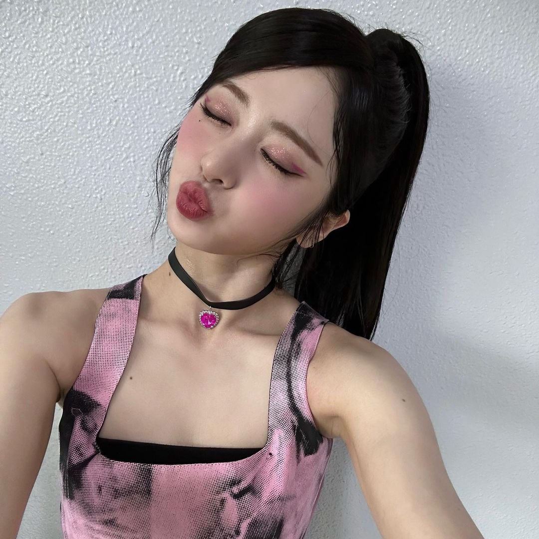 sserapics's tweet photo. yunjin instagram update https://t.co/6vhhPIBbhr