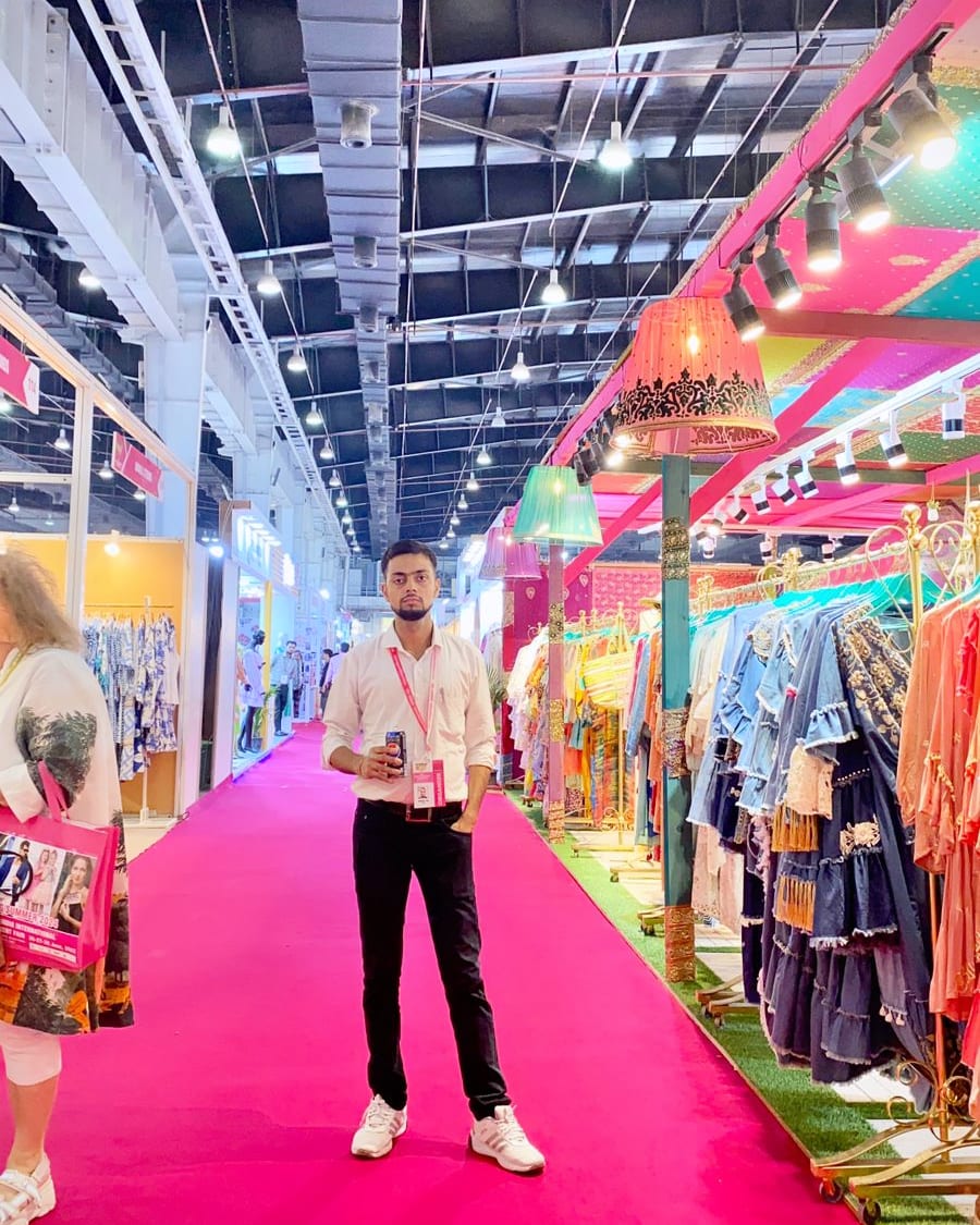 RealAnshul12's tweet image. कदर उनकी करो जो तुम्हारी कदर करें,
ज्यादा गुलामी में इज्जत की नीलामी होती हैं।💪🙏🔥