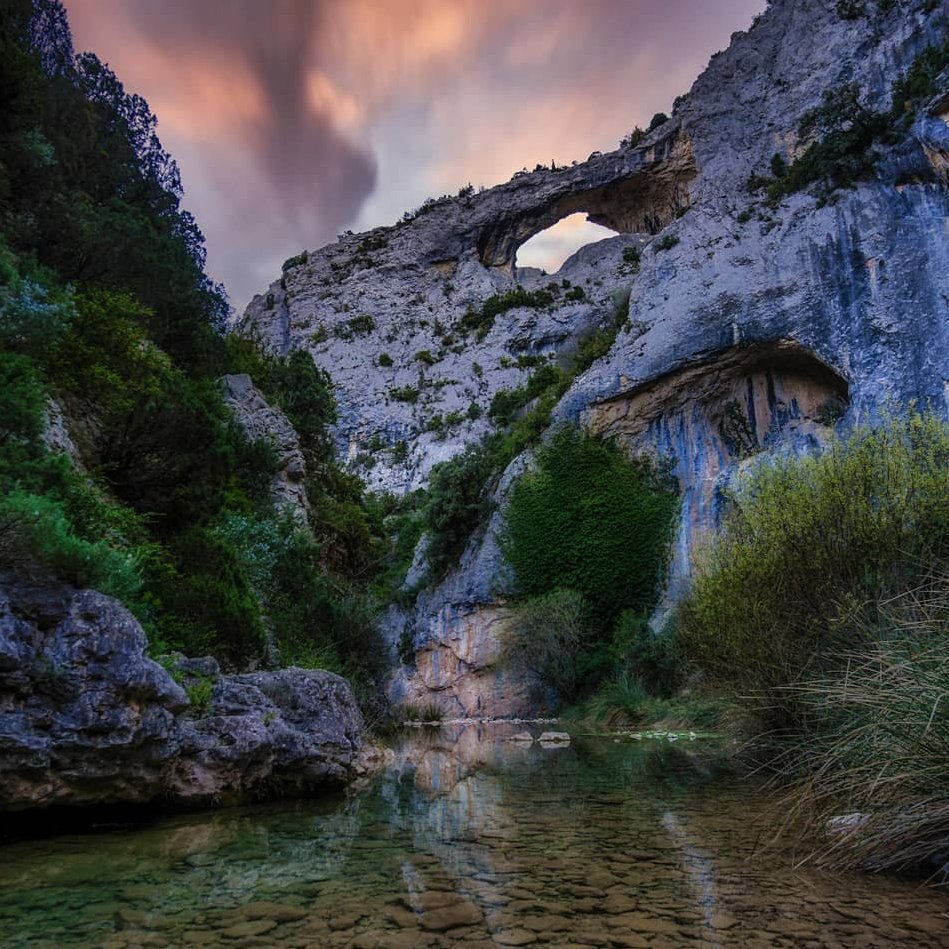 GobAragon's tweet photo. 🩷 El bello rincón de Sierra de Guara. 

Conoce tu entorno y desconecta contemplando la vista del icónico Delfín 🐬 en #Rodellar al caer la tarde. 

✨Uno los rincones mágicos del #Pirineo también en otoño y perfecto para un #Planenfamilia 🌄 @Huesca_LaMagia https://t.co/xVJVlxpYaj