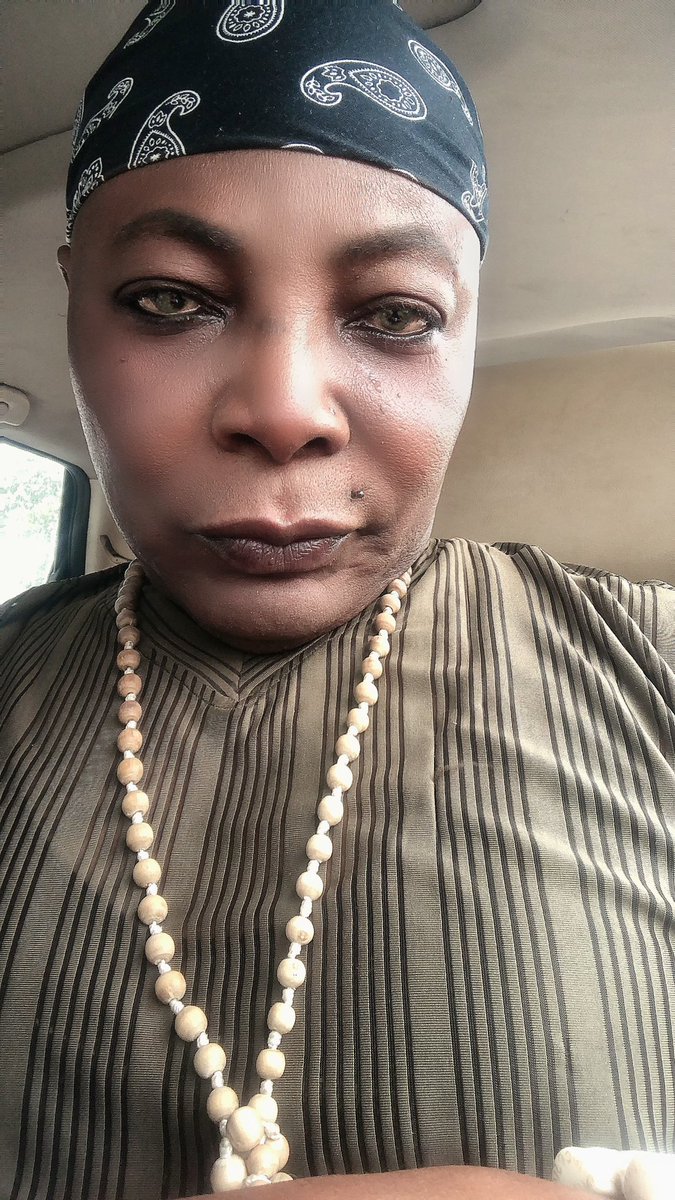 AreaFada1's tweet image. My People,
Fowl Nyash don finally open.
Chicago University don release all Tinubu’s manuscripts to Atiku.

Una don dey see as everywhere dey smell for dis we country now.
Dem say, when the Head of a fish is rotten the rest of the body will be in a state of rottenness. 

Oluwole…