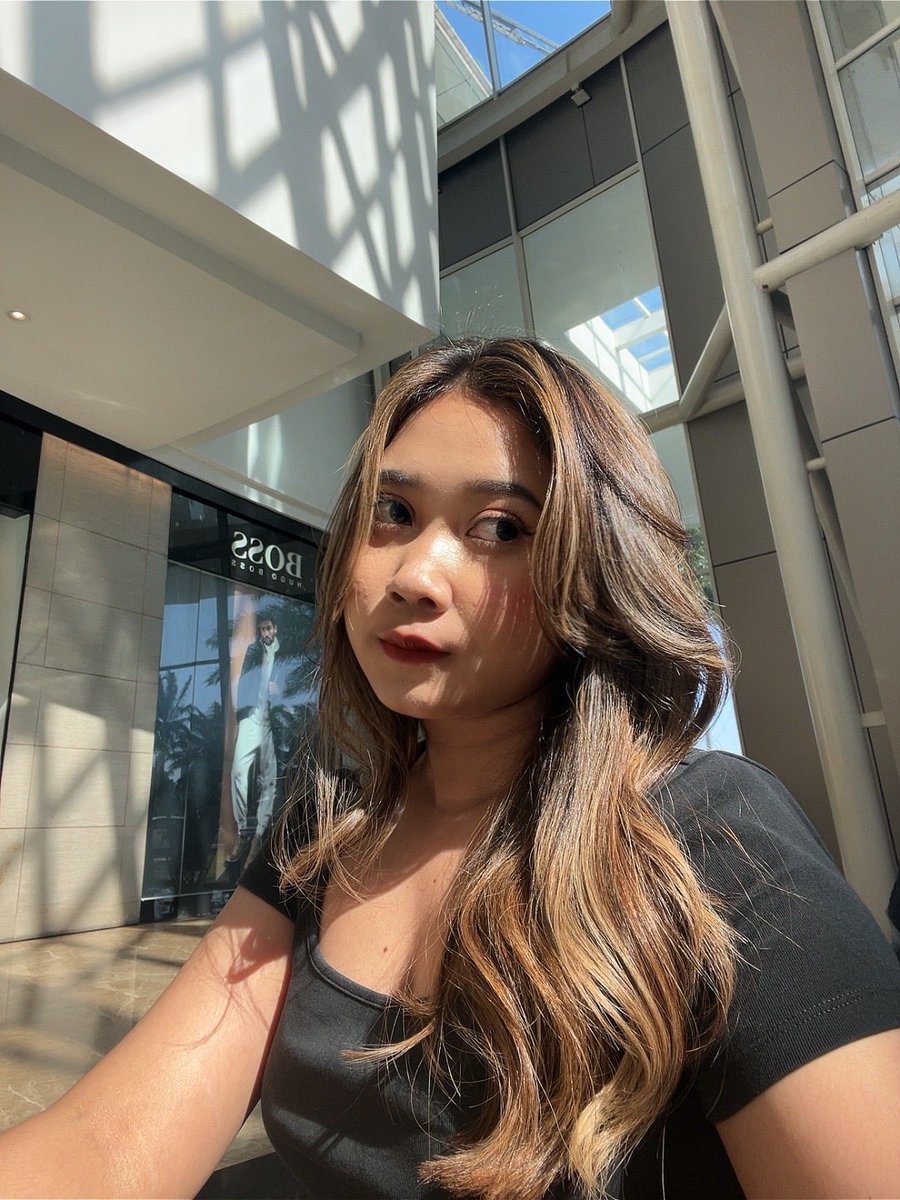 cushion nya Rollover Reaction skrg udh nambah shade!! 😍

ini cushion ter RINGAN menurutku, coverage nya medium to full trs finishnya satin skin tapi kalo kena panas NGGA LUMER SAMSEK 🫶🏼

ngga dempul sama sekali, me luvvv 💘