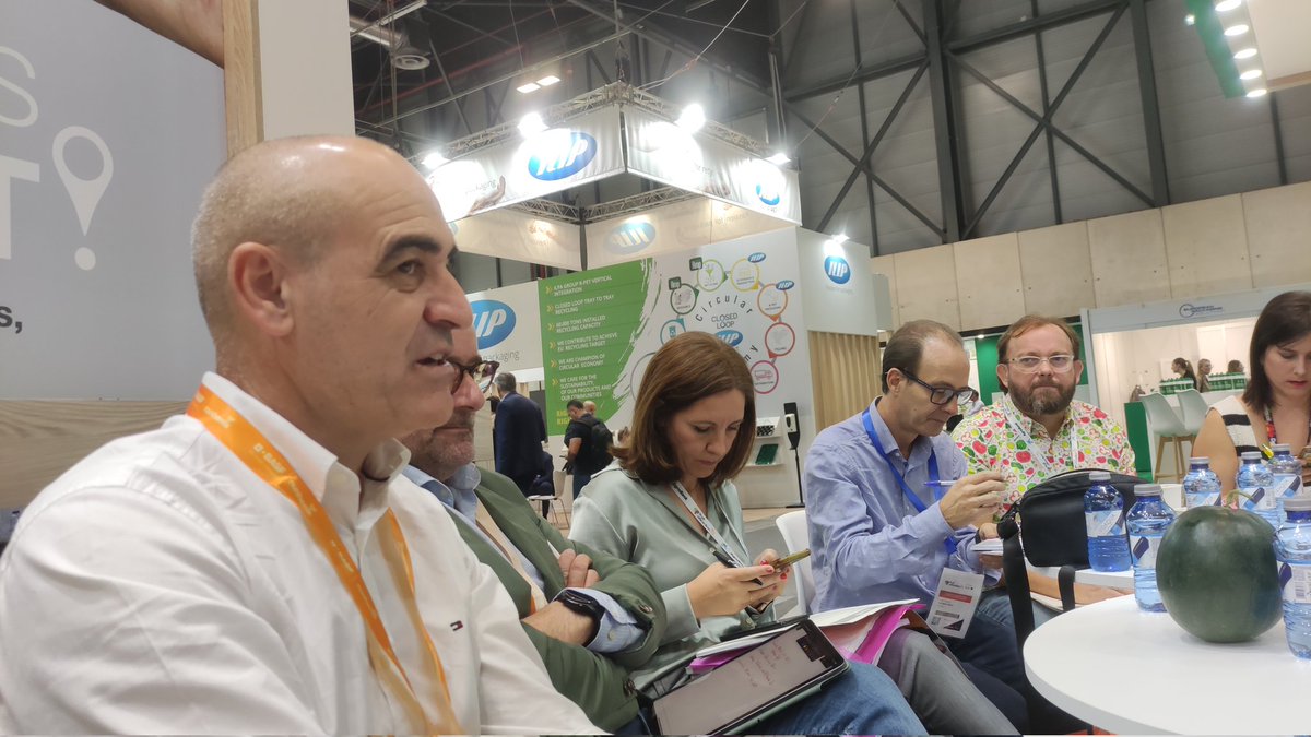 eComercioAgr's tweet photo. Comienza #FruitAttraction23 y hacemos una primera parada en el stand de @BASF_AgroES con #BASFNunhems conociendo las variedades de tomate, pera, rama y cherry con resistencias al #Virusdelrugoso
#Azovian #Blindon #Cabosur #Vitalion #WhatsNext #ECAFruits https://t.co/BaV9CbVMBi