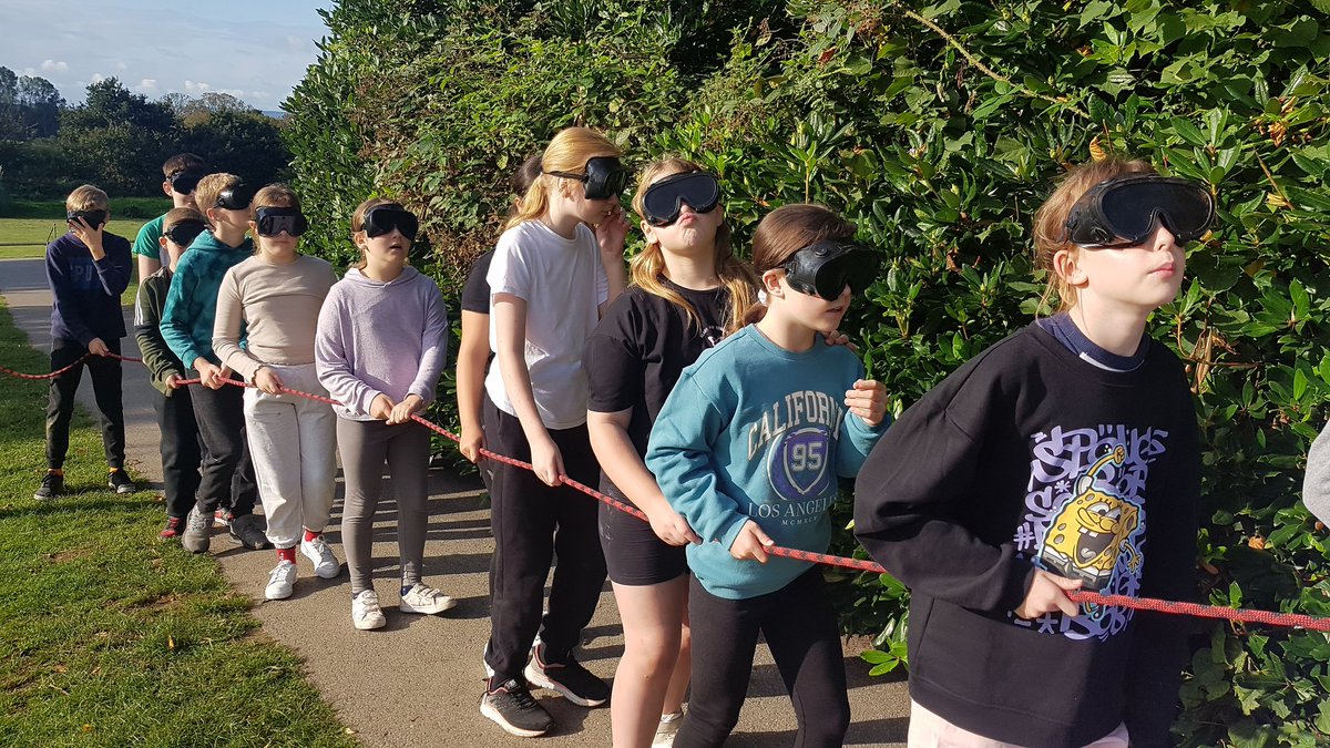 MissReed_RSW's tweet photo. Group 4 are trusting each other on sensory trail @R_S_Wood https://t.co/zGvJ4W2jzF