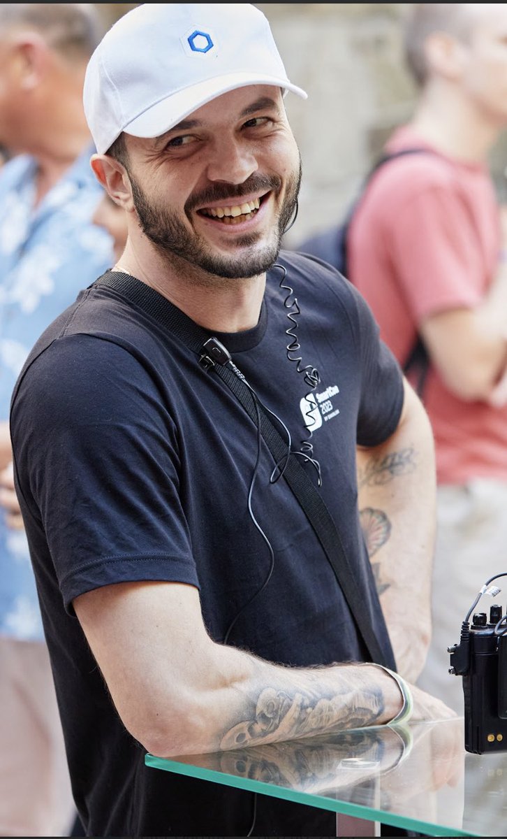 jeffbeltrao's tweet photo. That is how you look when you work with passion! 💙
@chainlink #Chainlink #SmartCon #ChainlinkPT https://t.co/nZXhP9NoqS