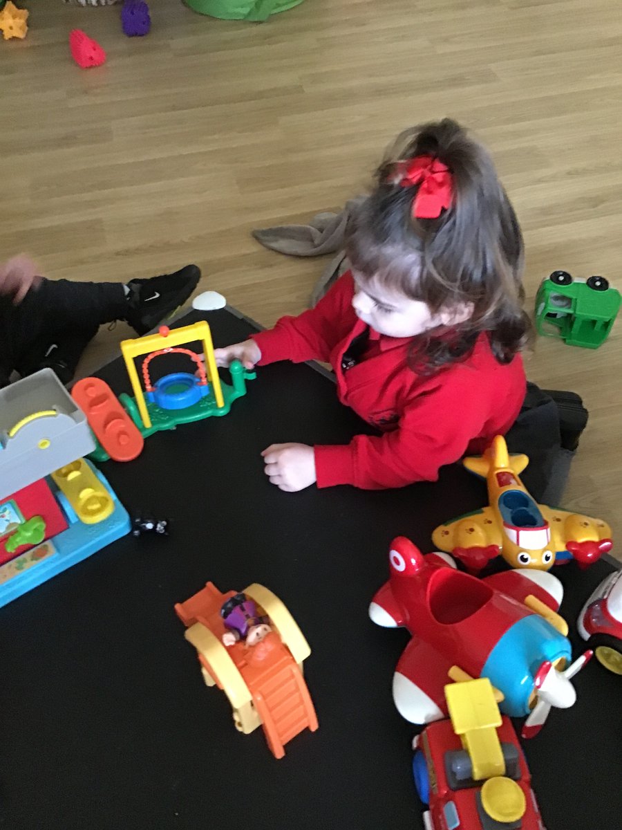 EastwayPrimary's tweet photo. Explorers are having a great day. They are so keen to explore all the different learning areas. Spotted some great pincer grip too @2yrOldExplorers #eyfs #developingindependence https://t.co/GKLdlzSjvT