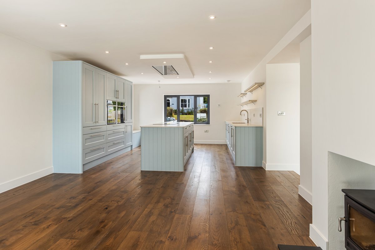 OakleyProducts's tweet image. Situated in Teignmouth on the Devonshire coastline, is a very handsome and eye-catching property. 

Learn More: oakleyproductssw.co.uk/product/decka-…
#kitchen #oakleyproducts #deckaplank