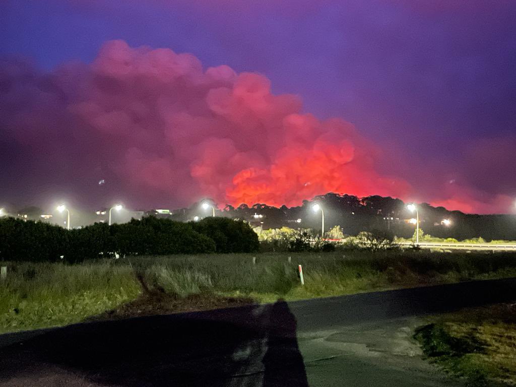 mattkronborg's tweet photo. @sarah_keoghan @abcnews @SBS @smh View of the fire glow across Bermagui township at sunset tonight. Southerly wind change later is expected to wheel the fire front around to bear down on town. Going to be a long night for many. @smh @NSWRFS https://t.co/mVaf2Fpy7x