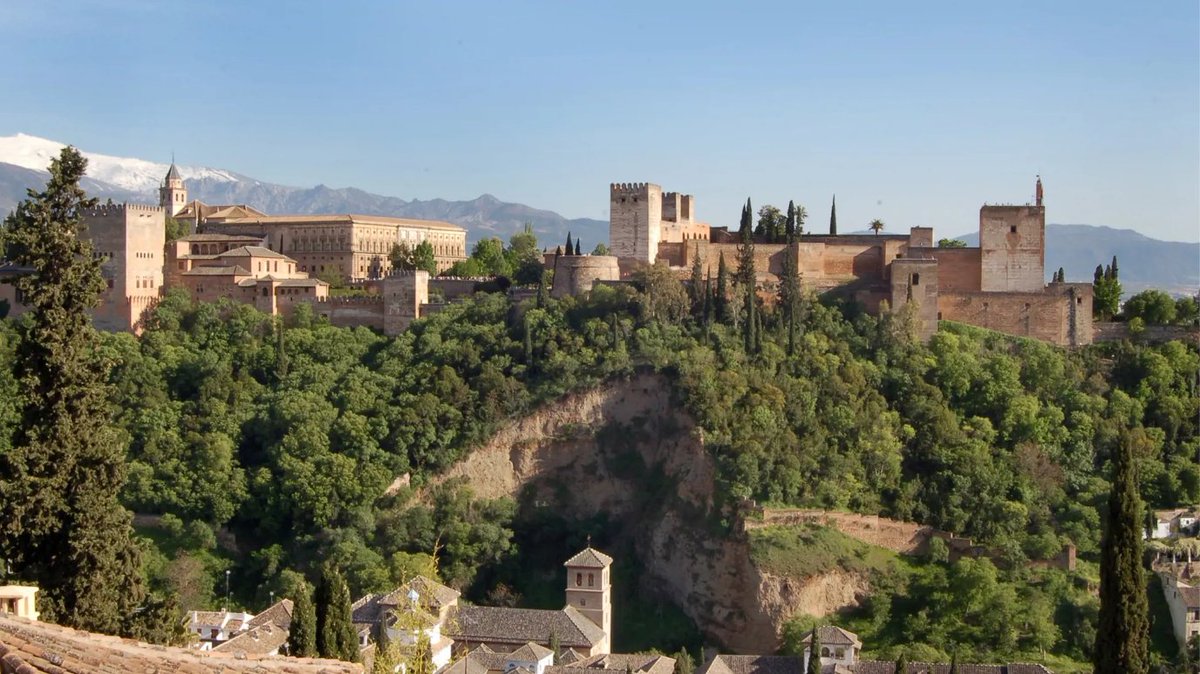 SpainMFA's tweet image. The city of #Granada has been a symbol of coexistence of different cultures for centuries.

On 5 and 6 October, Granada will host the 3rd European Political Community Summit and the informal meeting of EU Heads of State or Government.

#HostCities #EU2023ES 🇪🇸🇪🇺
