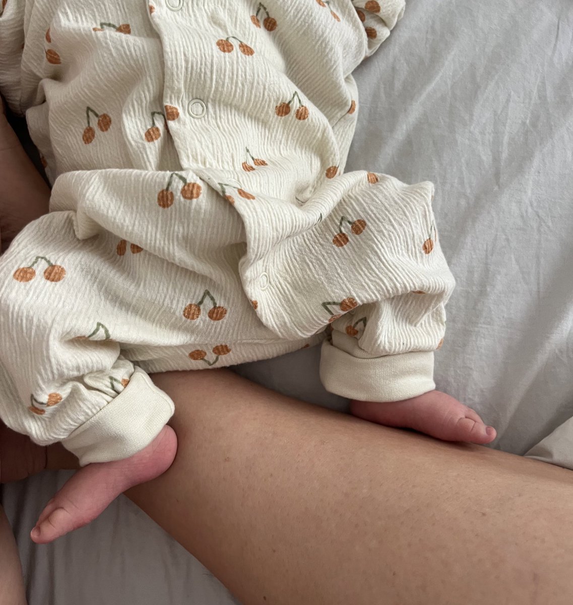Ki_2PM's tweet photo. Today, half of my hottest heart is traveling to Japan with @Nikka31H  💜 🥺 With a different timing, I certainly would have fulfilled my dream of seeing @follow_2PM . But I'm fulfilling another one of my dreams right now 👶🏻 😍 So... I look forward to seeing you next time, #2PM!💕 https://t.co/1CixRZaGV6