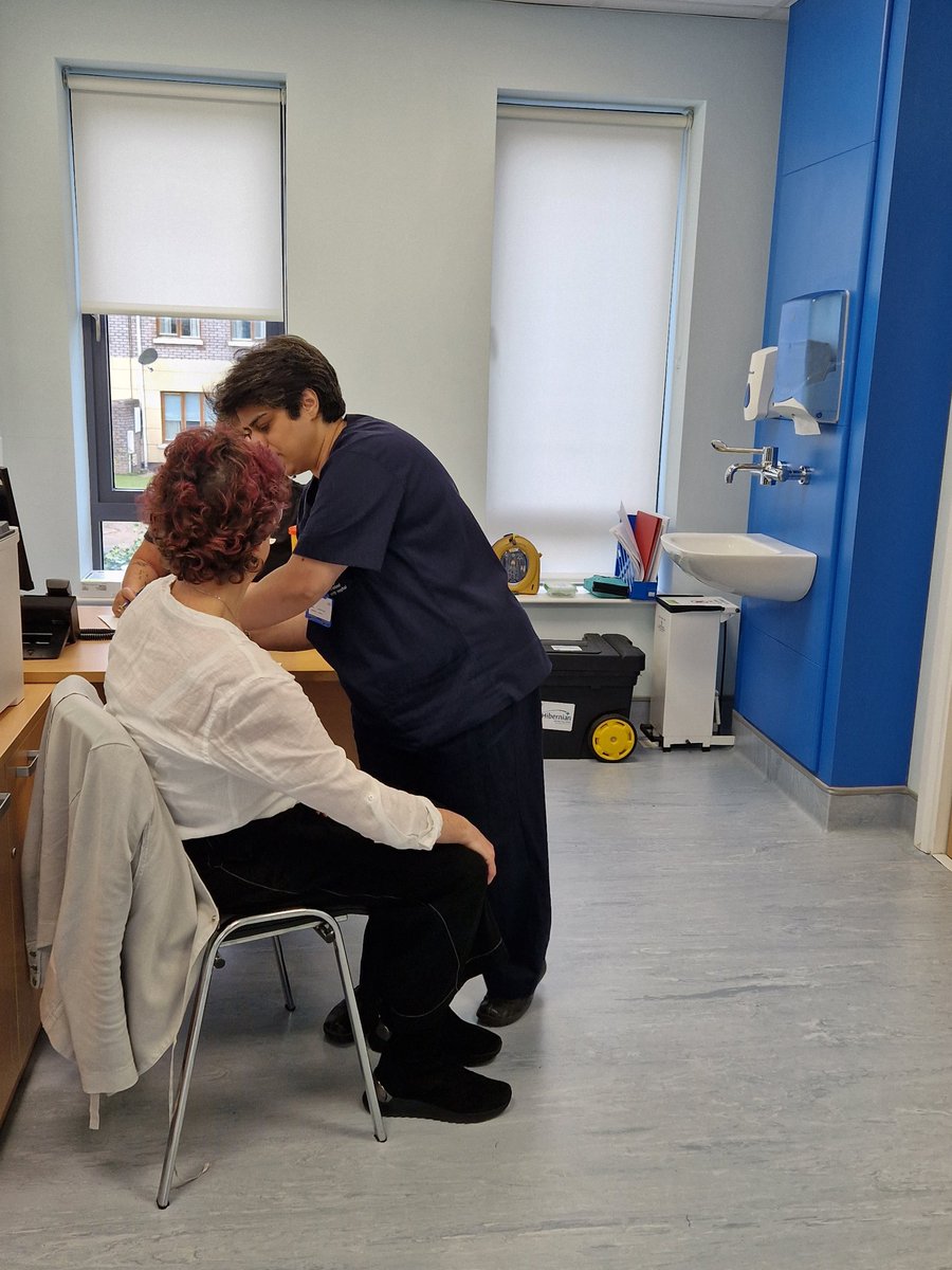HW_HSEDubMid's tweet photo. DSKWW Heads of Service availing of the #WinterVacvinationProgramme for #Flu and #Covid Vaccinations for Healthcare Workers. Pop up clinics will be in place for the next 2 months. Details on https://t.co/H8QZqZGZWP #ProtectYourself #ProtectOthers https://t.co/1anhV3YJJw