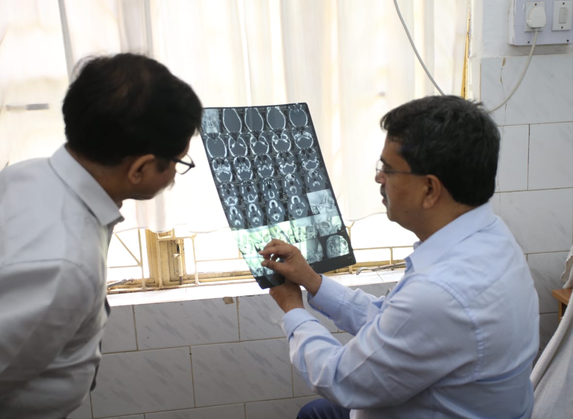 DrManikSaha2's tweet image. As an Oral &amp;amp; Maxillo-Facial Surgeon, I have managed the time to return to my old working place at Tripura Medical College &amp;amp; Dr. BRAM Teaching Hospital, Hapania to treat a patient with Rt. Sub-Condylar fracture(#). 
The patient is an MBBS doctor and was my student and he met an…