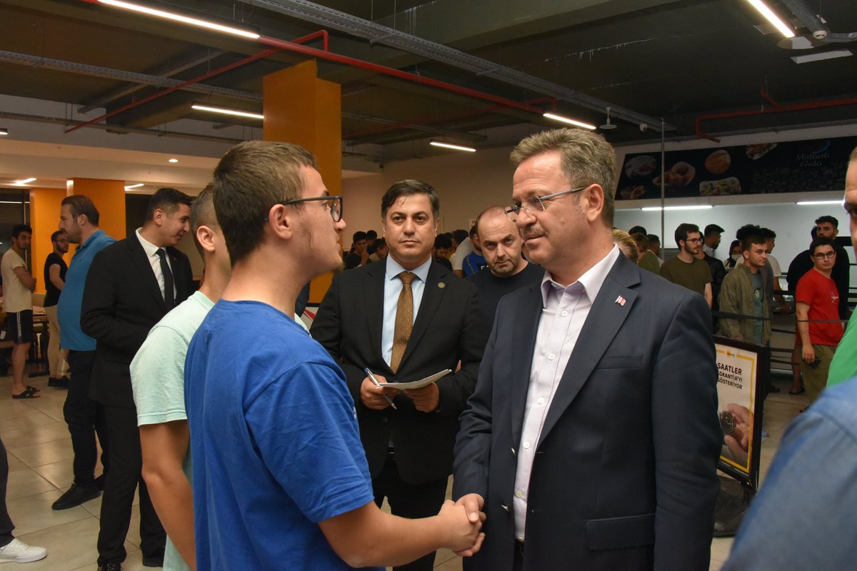 valiunlu's tweet photo. Dün akşam değerli ailelerinin bizlere emaneti, geleceğe umutla bakmamıza vesile olan üniversite öğrencilerimizle bir araya geldik, konuştuk, kaynaştık, fikirlerinden istifade ettik.

Güzel yarınların inşası ve ihyası adına sorumluluk sahibi gençlerimizle gurur duyuyoruz.

Bolca sevgi ve samimiyeti heybemizde taşıyarak her zaman yanlarında olacağız.

📍Ayşe Hafsa Sultan Yurdu