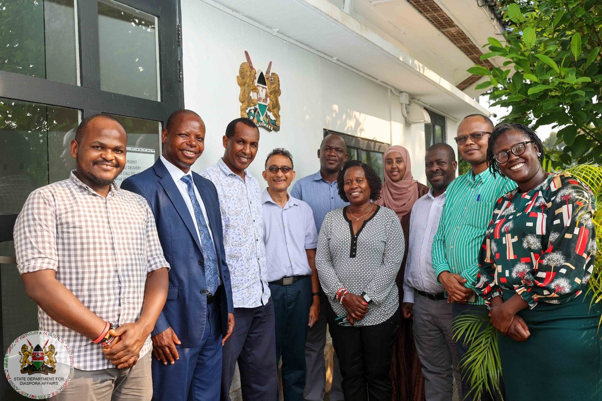 Diaspora_KE's tweet photo. 𝗛𝗔𝗣𝗣𝗘𝗡𝗜𝗡𝗚 𝗡𝗢𝗪!!!🇰🇪|🇸🇬

Mobile Consular Services(MCS) currently underway in Singapore. 

The Kenyan community in Singapore is receiving the all-important Government services. #MCSSingapore #MCSAsia #DiasporaFirst #MCS2 https://t.co/L8umzZD8pX