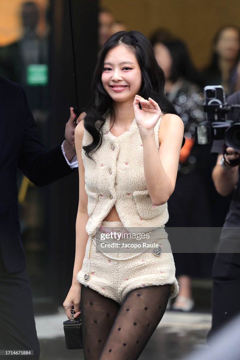 231003 #JENNIE at the #CHANEL Spring-Summer 2024 Ready-to-Wear show : getty images

JENNIE AT CHANEL PFW #JENNIExCHANELSS24
#CHANELSpringSummer #CHANELShow <a href="/CHANEL/">CHANEL</a>