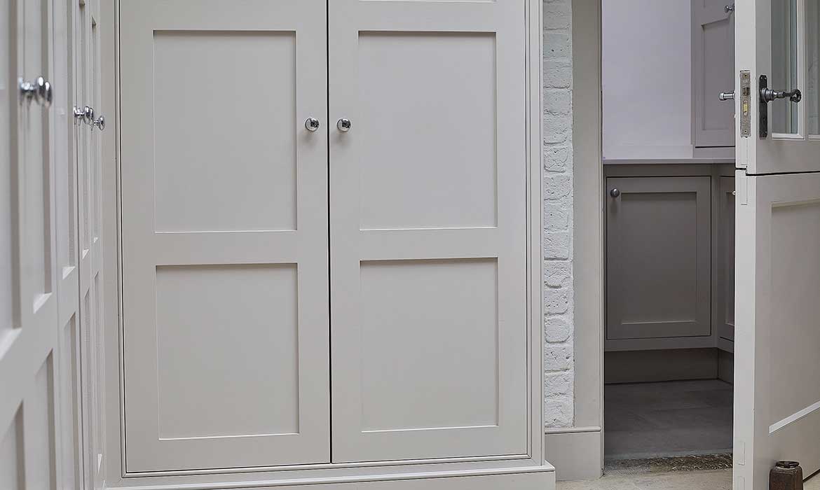 ChidKitchens's tweet photo. This client had a busy house with lots of animals &amp; wanted an area dedicated to muddy boots, wet coats &amp; space to dry off the dogs after a walk.
We built in large cupboards, so plenty of #storage, &amp; a lovely seat, again with storage, all in a #shaker style
https://t.co/ScV3WSFqlW https://t.co/9uKc7zAgke