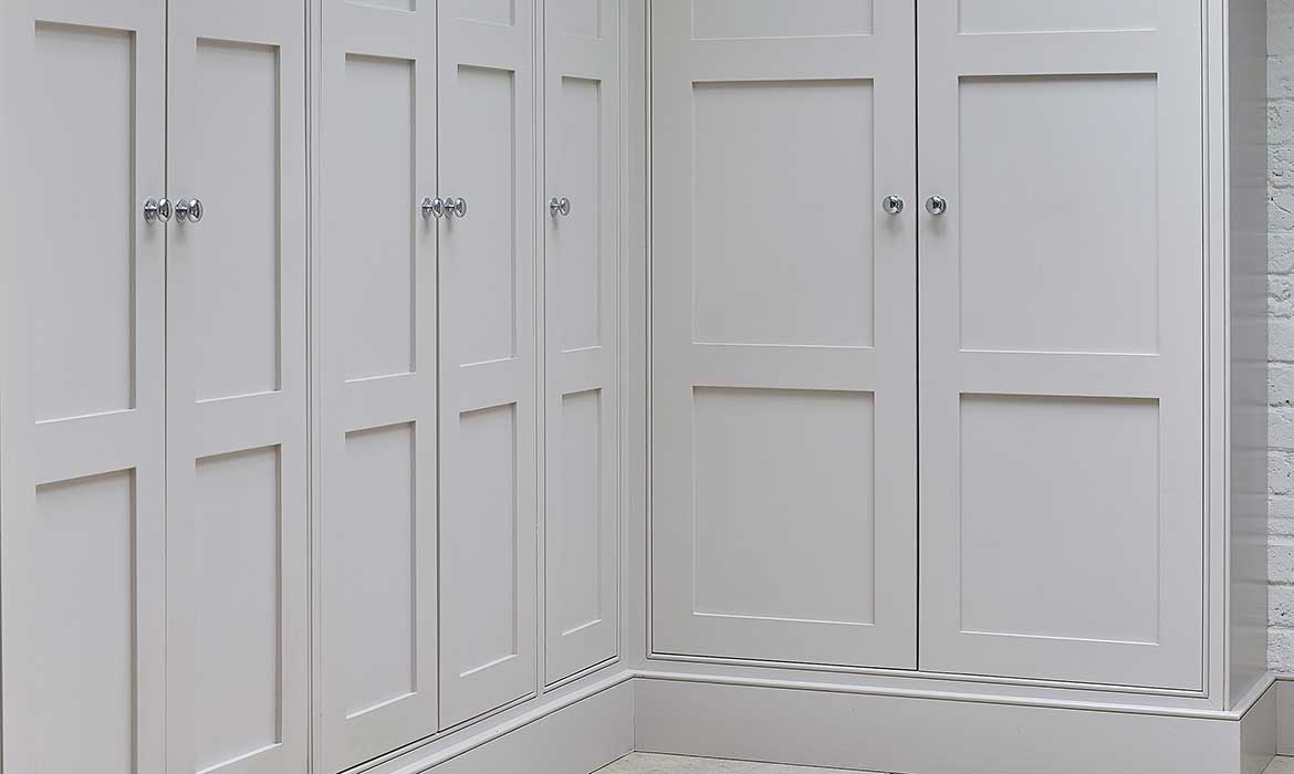 This client had a busy house with lots of animals &amp; wanted an area dedicated to muddy boots, wet coats &amp; space to dry off the dogs after a walk.
We built in large cupboards, so plenty of #storage, &amp; a lovely seat, again with storage, all in a #shaker style
ow.ly/zxlo50PPACc