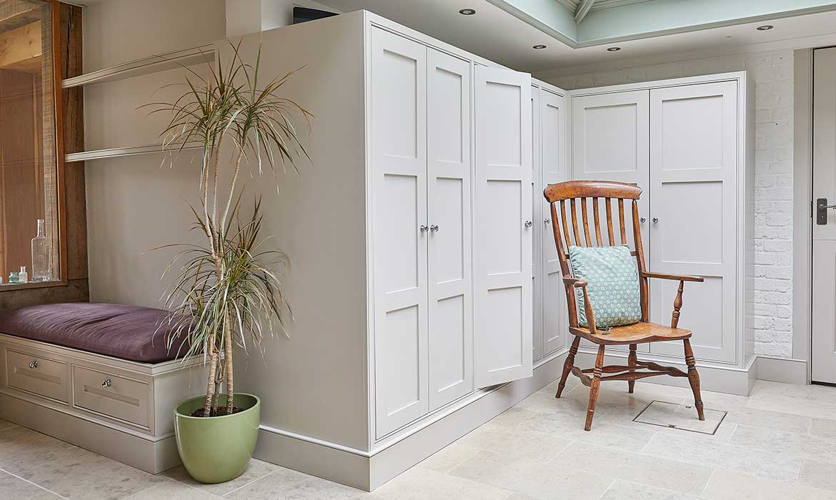 ChidKitchens's tweet photo. This client had a busy house with lots of animals &amp; wanted an area dedicated to muddy boots, wet coats &amp; space to dry off the dogs after a walk.
We built in large cupboards, so plenty of #storage, &amp; a lovely seat, again with storage, all in a #shaker style
https://t.co/ScV3WSFqlW https://t.co/9uKc7zAgke