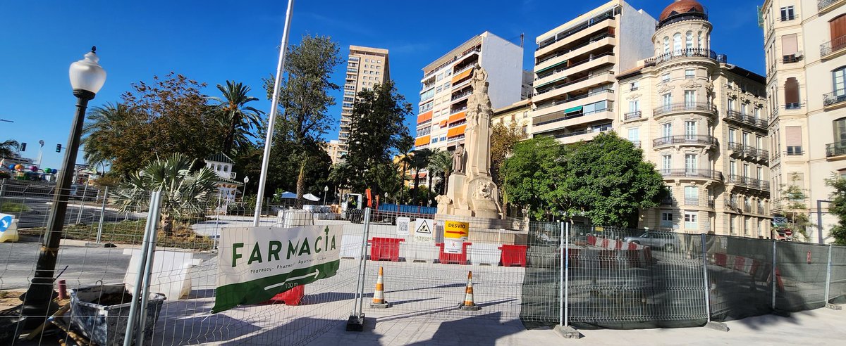 Tenecesit_A's tweet image. 🔴 Así entiende @BarcalaSierra un #Alicante #verde y la zona de #bajasemisiones
🆘️ Adoquinar, cementar y asfaltar. Nuestro alcalde busca la matrícula de honor en estas tres materias. Lo conseguirá.
Donde había un #jardin ahora hay #adoquin y algún #arbol, faltaría más