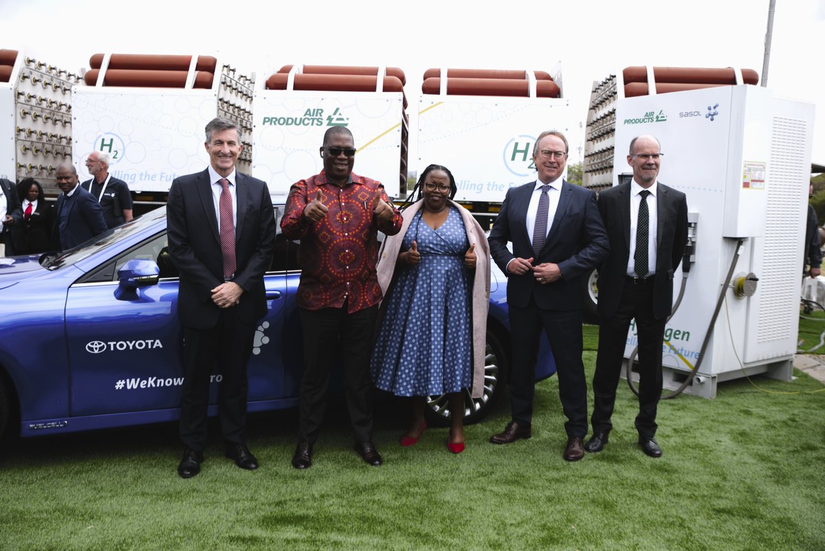 _ArriveAlive's tweet photo. Hydrogen Ecosystem Proof-Of-Concept Demonstration β A Highlight at Smarter Mobility Africa Conference https://t.co/Biz61JBjM1 #ArriveAlive #SmarterMobility #Hydrogen @SasolSA @ToyotaSA @GovernmentZA https://t.co/AD2mGYUFu6