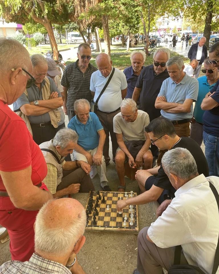 DavidHowellGM's tweet photo. Loving Albania! 🇦🇱 Found some gentlemen playing chess in the park and challenged them https://t.co/vj3ACXD45o