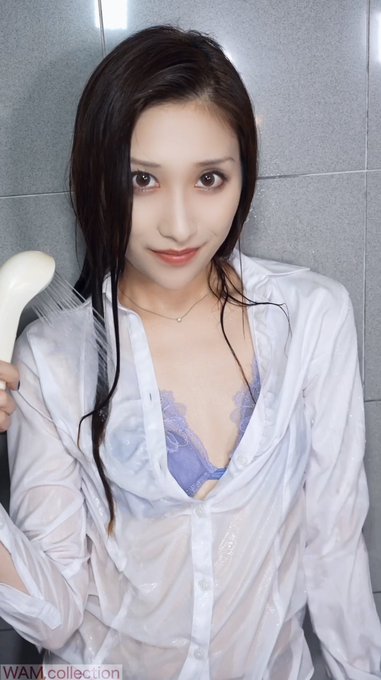 編集中の動画のスクショです(｡･ᴗ･)_🍵  やっぱり、シャツなどのお洋服を着たまま濡れたり、汚れたりするのが好きです✨️  ヌードで大ぶりのアクセサリーとハイヒールだけ纏って...とかもいいかもしれません