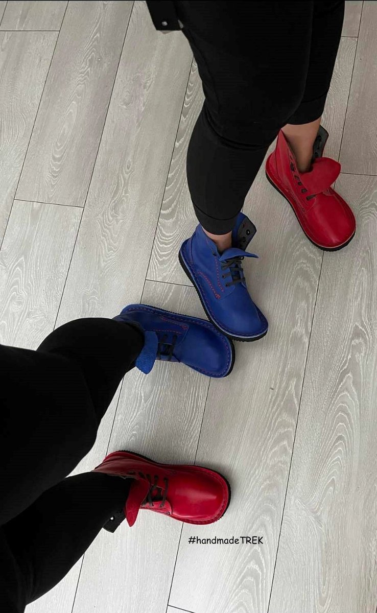 TrekLeather's tweet image. craftmore.net/produkt/trek-b…

Blue
etsy.me/3WNulDc

Red
etsy.me/3CEf9iN

Customer photos. Mother &amp;amp; daughter
Dual colour red-blue leather TREK shoes
#Basic7 model. Sizes from 35 to 46
Visit our #craftMore boutique or #etsystore #trekleather