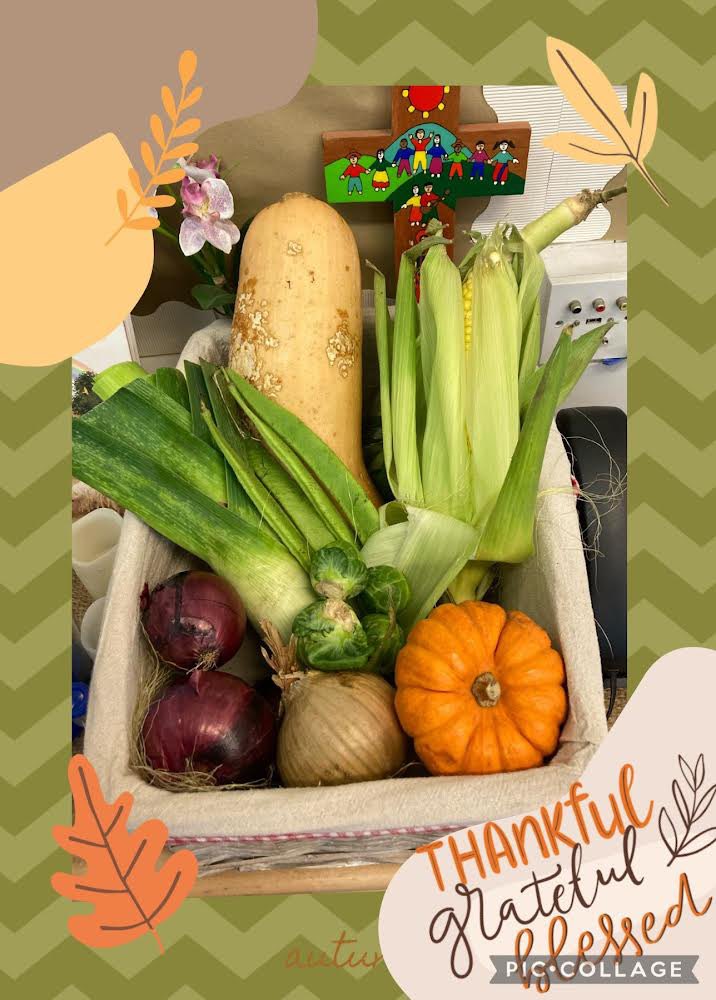 cwp_early_years's tweet photo. On Monday Dosbarth Dee and Dosbarth Wye joined together to celebrate Harvest and thank God for all his gifts. 🌽🍏🍎🌧️🍐 https://t.co/zAVKBIElJv