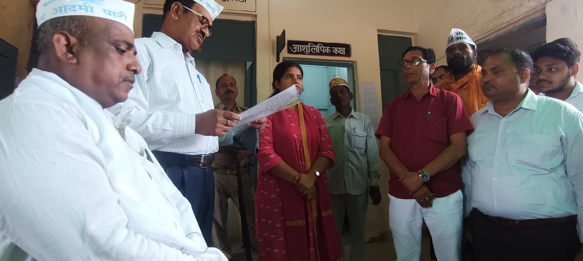 AAP4Amethi's tweet photo. आम आदमी पार्टी अमेठी जिलाध्यक्ष हरिशंकर जायसवाल जी के नेतृत्व में संजय गांधी हॉस्पिटल मुंशीगंज #अमेठी को खुलवाए जाने के संबंध में संबोधित ज्ञापन माननीय मुख्यमंत्री उत्तर प्रदेश को श्रीमान उप जिलाधिकारी जी के माध्यम से प्रेषित किया गया। 

#AAP #Amethi https://t.co/NZb6Xbx61V