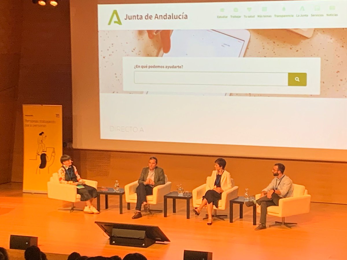 Juan Luis Ceada de <a href="/AgenciaDigAnd/">Agencia Digital de Andalucía</a> menciona dos proyectos de la Junta de Andalucía en los que se han aplicado metodologías que ponen en el centro a las personas: la sede electrónica y el portal corporativo, que ahora pregunta “En qué puedo ayudarte” como bienvenida.