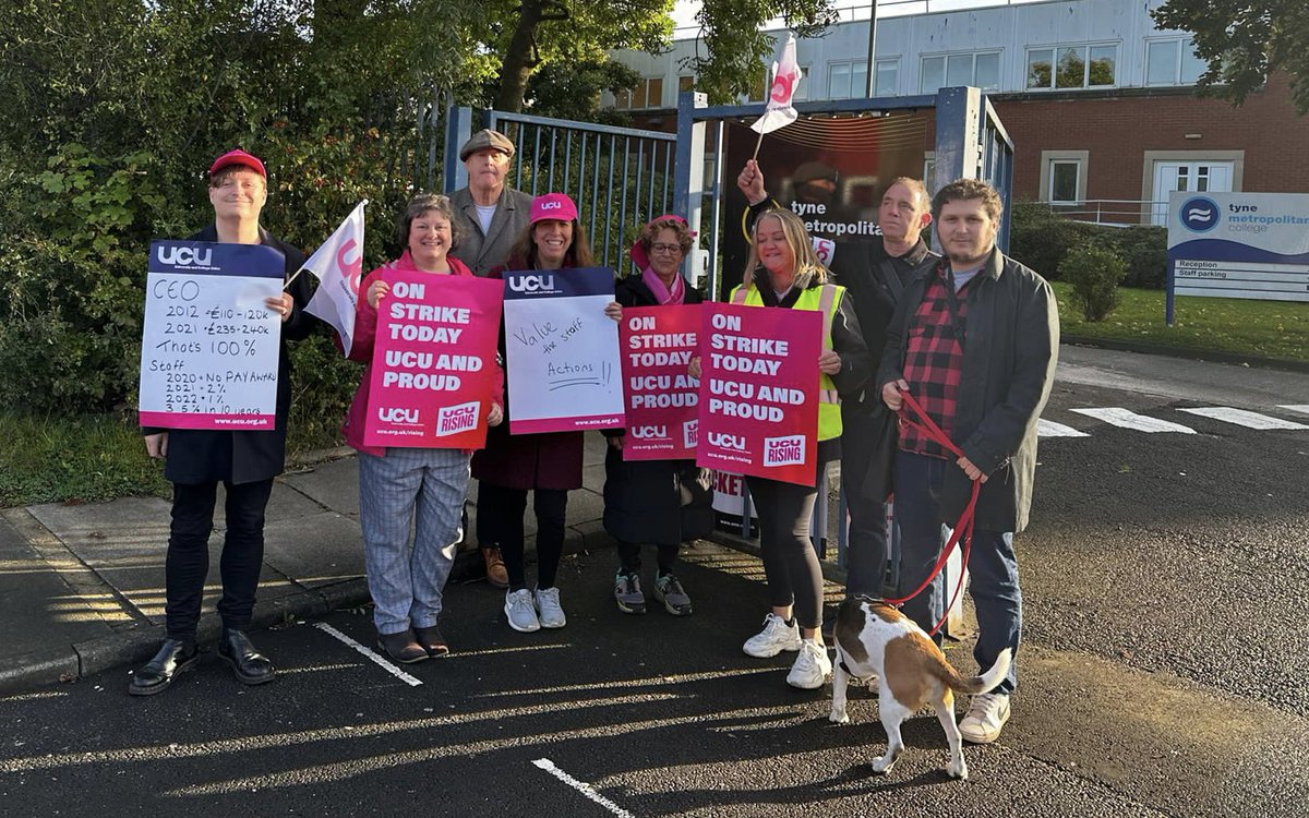 UCUatTCC's tweet photo. Thank you to all our members - and those who came to show their support - on the picket lines at Tyne Met College and South Tyneside College

Tyne Coast College pays its CEO over a quarter of a million, but doesn’t value it’s staff
#RespectFE https://t.co/p6tSjO2dd2