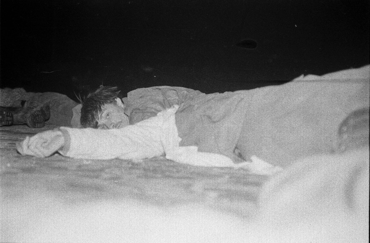 För 30 år sedan idag överlevde jag stormningen av TV-tornet Ostankino i Moskva där dussintals andra sköts till döds precis intill mig. Här är en personlig text om de blodiga dygnen i oktober 1993. expressen.se/nyheter/blodba…