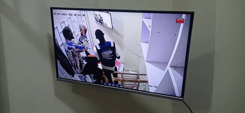 isbasystemsug's tweet photo. Naye mwe😆,when we say we've got the knowledge for #CCTVCamera installations,Towakana🫡
we mean business!💼
We're all about security solutions,always ensuring your peace of mind💪
🤙0773021881 / 0754901184 for this & more top-notch solutions!
#IsbaSystems #CCTV #SecurityMatters https://t.co/2SvvHDlogE