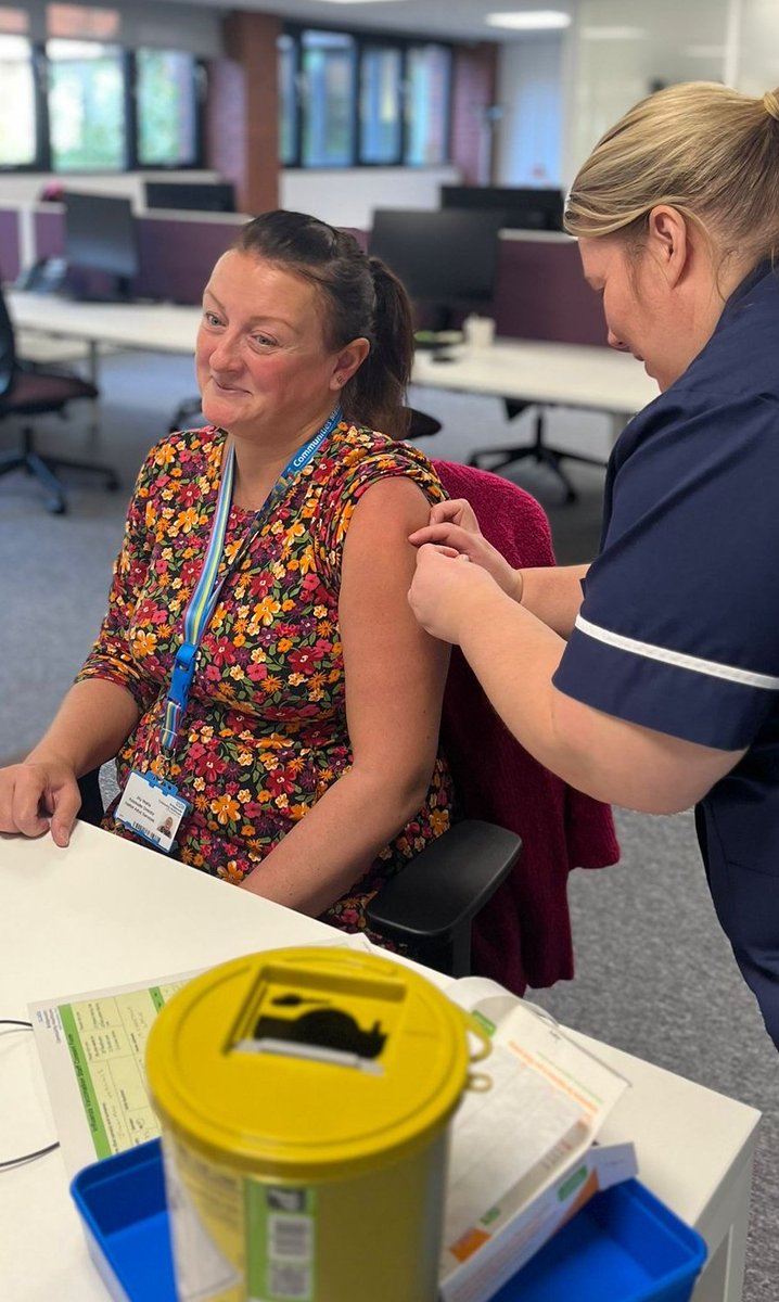 @Jillywallis1914 was keen to have her #FluVaccine this morning, #IPC are attending the @BCHFTStaff induction this morning to offer the #FluVaccine to all new starters #WinterWellness #BoostYourImmunity #Flu2023