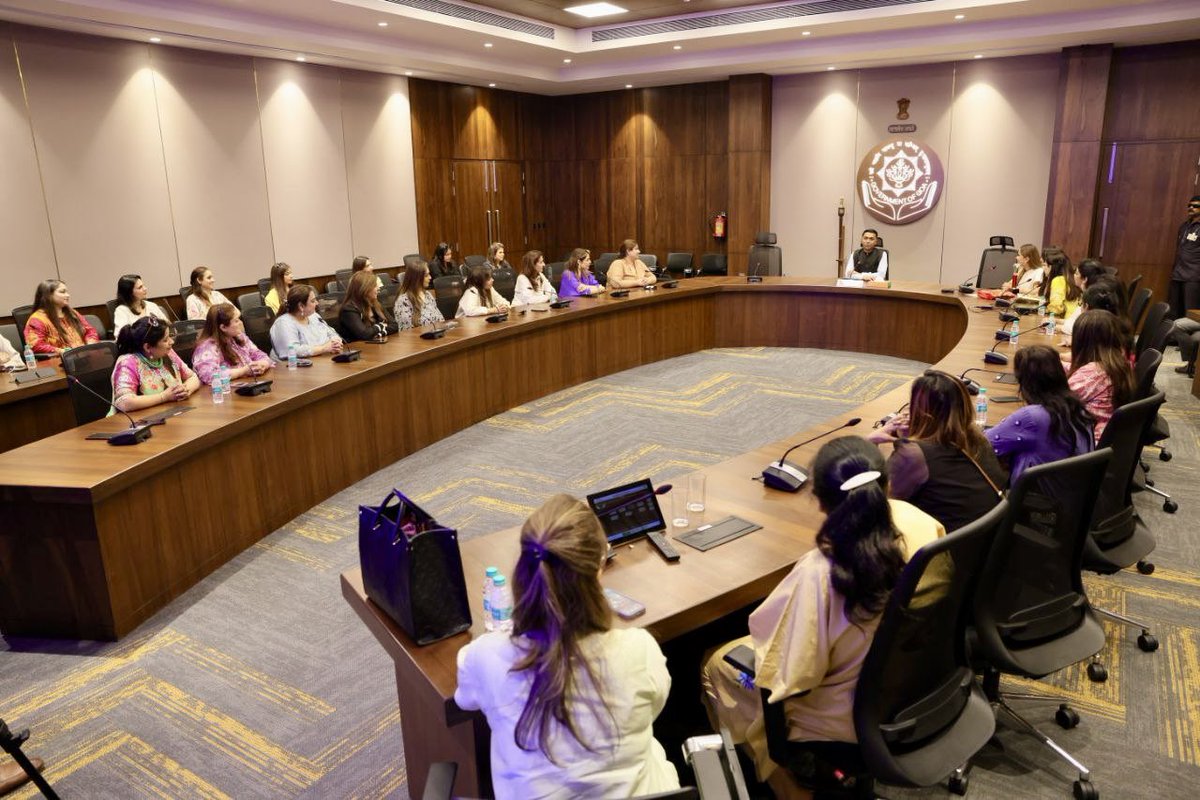 goacm's tweet photo. A delegation of members of FICCI Amirtsar @AmritsarFlo called on Hon'ble Chief Minister @DrPramodPSawant at Mantralaya. 1/2 https://t.co/atdDCkIkgV
