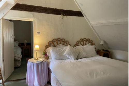TheHolidayCots's tweet photo. Discover the magic of Laundry Cottage in Heydon, Norwich, Norfolk - your ultimate self-catering getaway! 

🛏️ Sleeps 1-6
https://t.co/BzfzAysNh8

#LaundryCottage #WoodlandRetreat #NatureLovers #NorfolkAdventures #ExploreNorwich #WildlifeWatching https://t.co/SVWwVGtGws