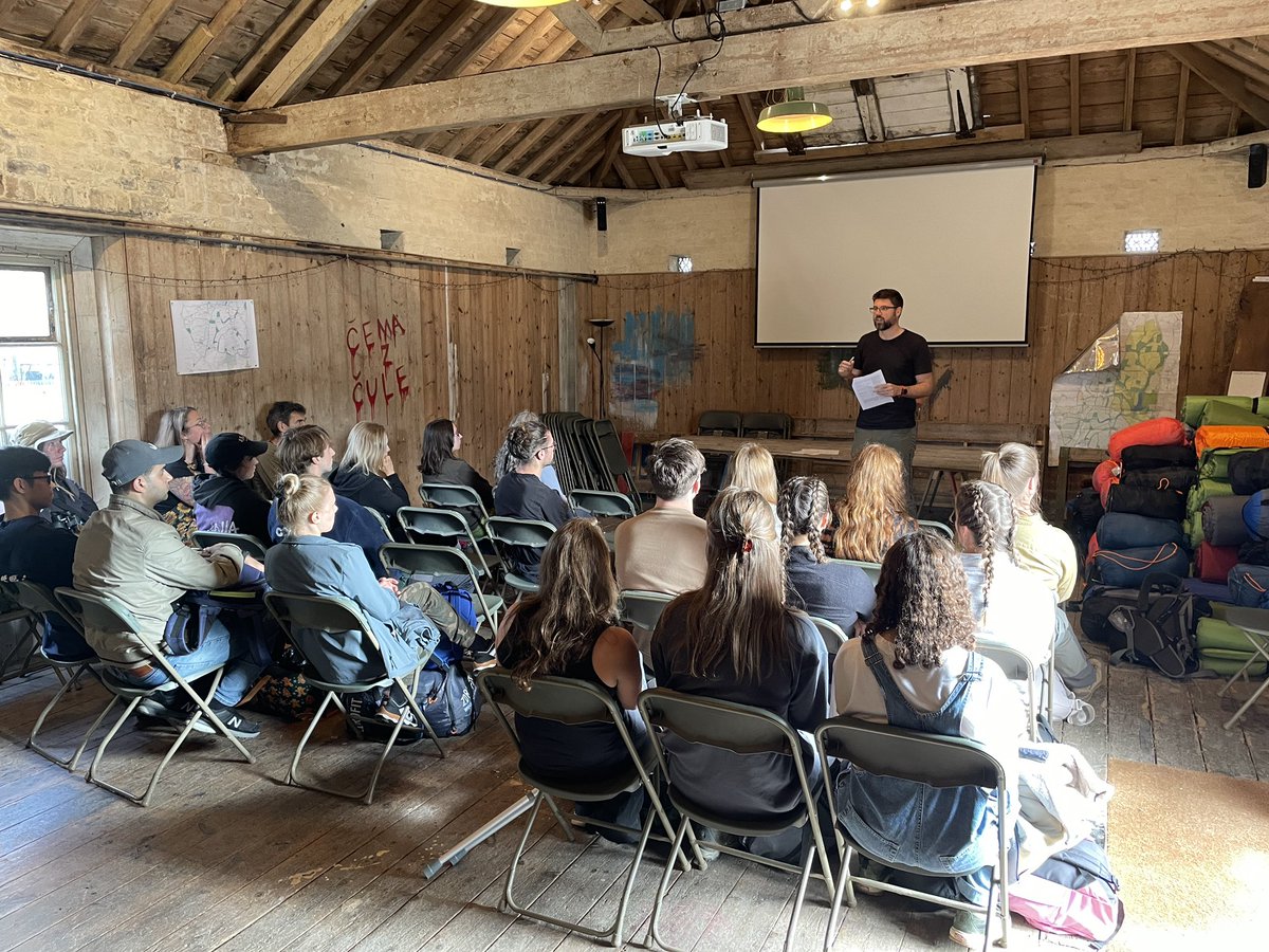 EllenRotheray's tweet photo. Back again! At @KneppWilding Knepp Estate with our @SussexLifeSci @SussexBiology Ecology &amp; Evolution PGT students to celebrate the start of another academic year! @Nature_Based @CTRH https://t.co/n9aSHmUsAR