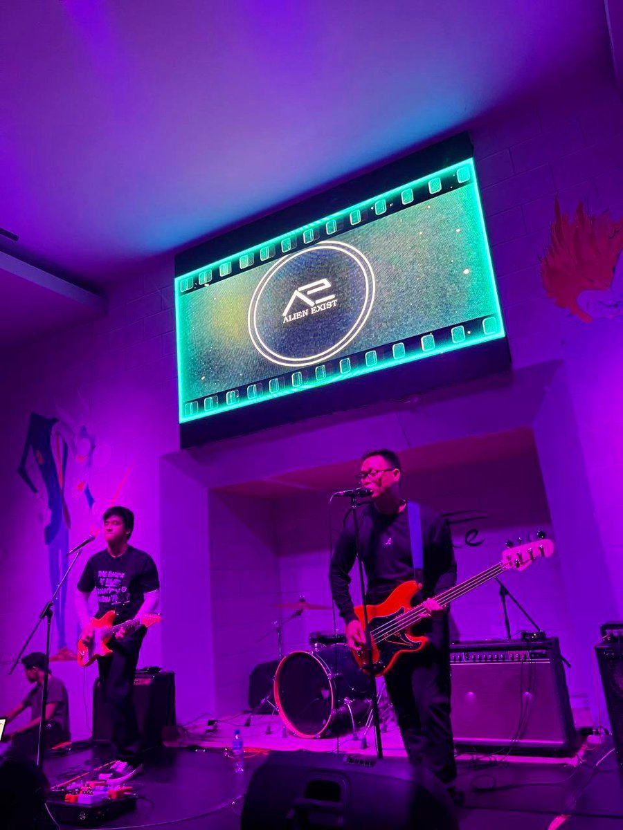 alienexist2004's tweet image. Up All Night

#alienexist #alienexist2004 #alienexistband #sappypunkrock #blink182 #skena #bandindie #poppunk #gigsjkarta