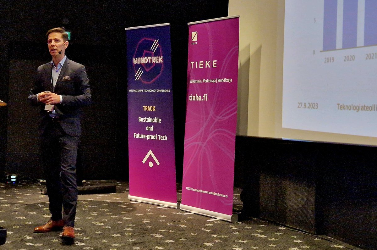tiekery's tweet photo. Mikä #data-asetus? Puhutaan verkkoon liitettyjen tuotteiden ja niiden liitännäispalveluiden omadata-laista, avaa @JoonasMikkila @TechFinland #Mindtrek23. Valmistautua kannattaa jo nyt!
#datatalous #omadata #tietosuoja #IoT #digikyvykkyys https://t.co/HleDLDy0Zq