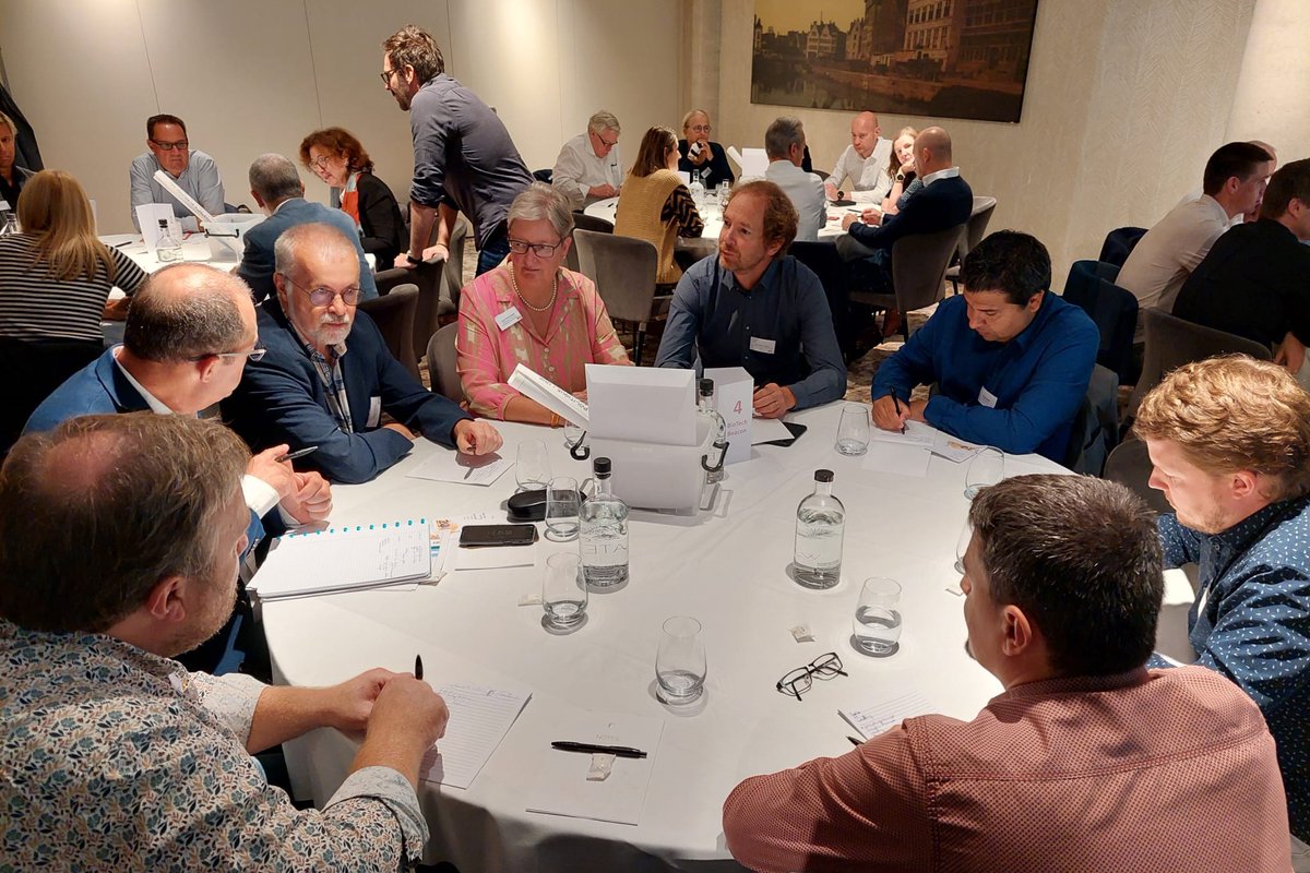 fodspfbosa's tweet photo. 🔮 À quoi devrait ressembler l’administration en 2040 ? Question centrale du séminaire destiné aux top managers fédéraux, organisé par le SPF BOSA. C'est ainsi que nous nous préparons à l'avenir !
#Administration2040 #Management #TopCommunity https://t.co/zRW4H3AFJi