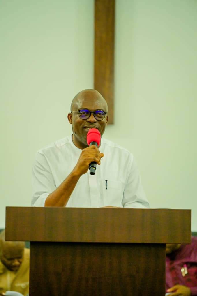 RealBrightJossy's tweet photo. Rivers State Governor, H.E @SimFubaraKSC  on Monday led members of his family, government officials and leaders to the govt house chapel for a special thanksgiving service to appreciate God for his victory at the election petition tribunal.

Congratulations to #Everyone https://t.co/dv4Qrj49vQ